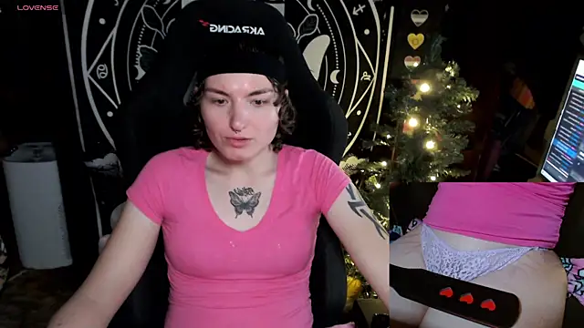 Snapshot of BrandiWRLD_999 chatting on 12.21.24 BrandiWRLD 999 online show from 12.21.24