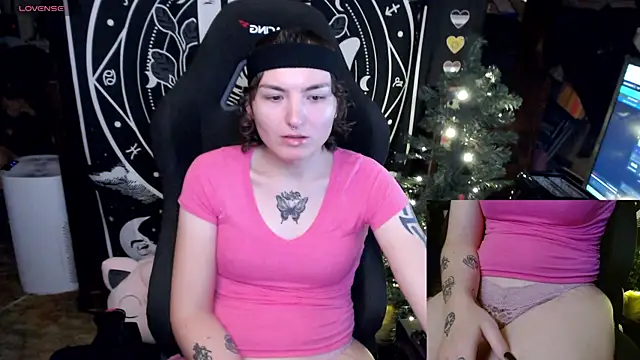 Snapshot of BrandiWRLD_999 chatting on 12.23.24 BrandiWRLD 999 online show from 12.23.24