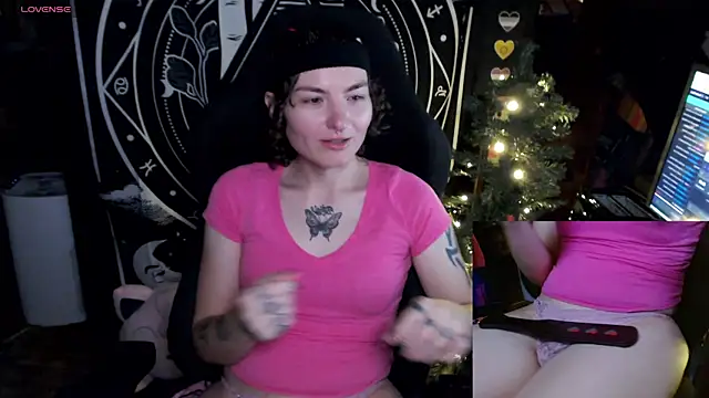 Snapshot of BrandiWRLD_999 chatting on 12.23.24 BrandiWRLD 999 online show from 12.23.24