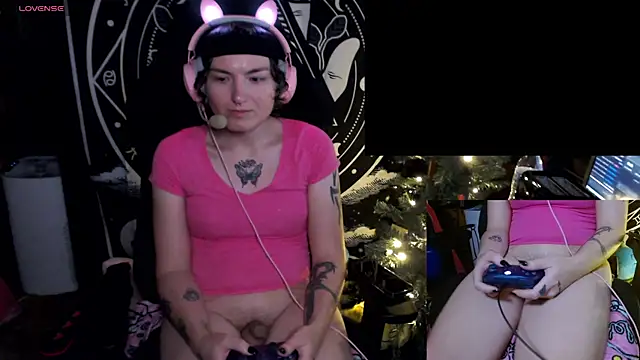 Snapshot of BrandiWRLD_999 chatting on 12.24.24 BrandiWRLD 999 online show from 12.24.24