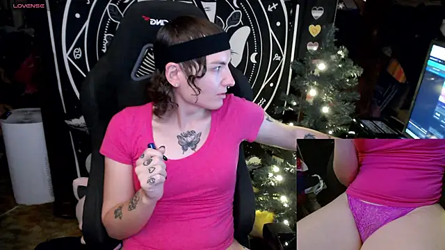 Snapshot of BrandiWRLD_999 chatting on 12.25.24 BrandiWRLD 999 online show from 12.25.24