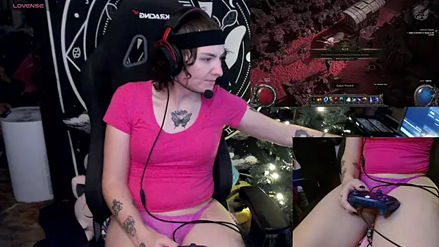 Snapshot of BrandiWRLD_999 chatting on 12.25.24 BrandiWRLD 999 online show from 12.25.24