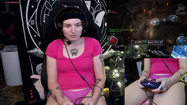 Snapshot of BrandiWRLD_999 chatting on 12.26.24 BrandiWRLD 999 online show from 12.26.24