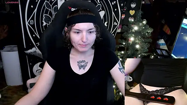 Snapshot of BrandiWRLD_999 chatting on 12.31.24 BrandiWRLD 999 online show from 12.31.24