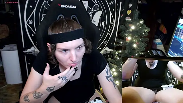 Snapshot of BrandiWRLD_999 chatting on 01.04.25 BrandiWRLD 999 online show from 01.04.25