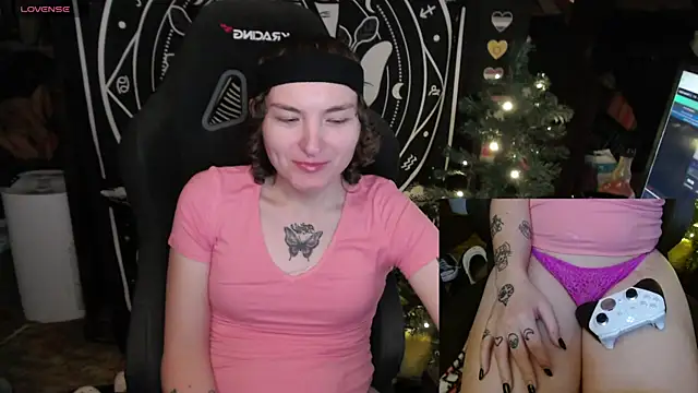 Snapshot of BrandiWRLD_999 chatting on 01.14.25 BrandiWRLD 999 online show from 01.14.25