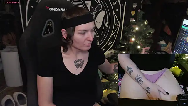 Snapshot of BrandiWRLD_999 chatting on 01.27.25 BrandiWRLD 999 online show from 01.27.25