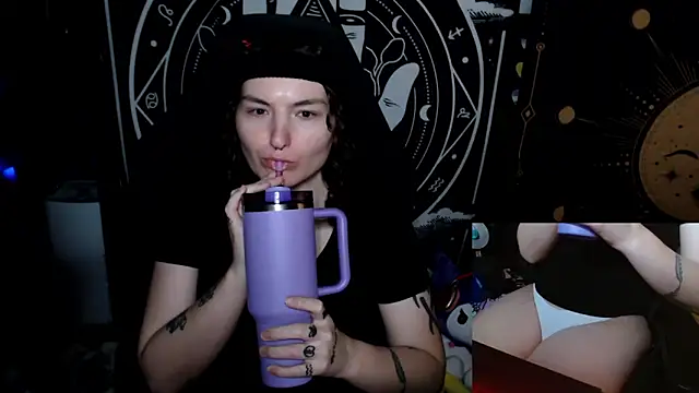 Snapshot of BrandiWRLD_999 chatting on 10.01.25 BrandiWRLD 999 online show from 10.01.25