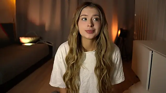 elisa moon online show from 12.04.24