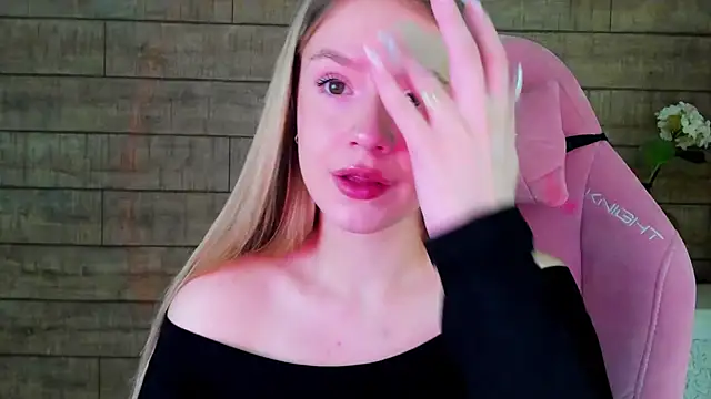 MilanaBalmain online show from 10.18.25