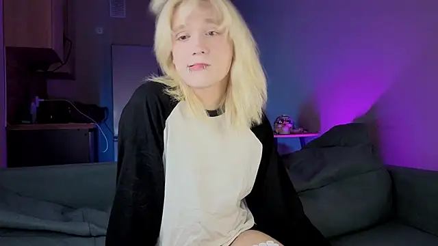 Snapshot of Gregory_Byyrd chatting on 10.02.25 Gregory Byyrd online show from 10.02.25