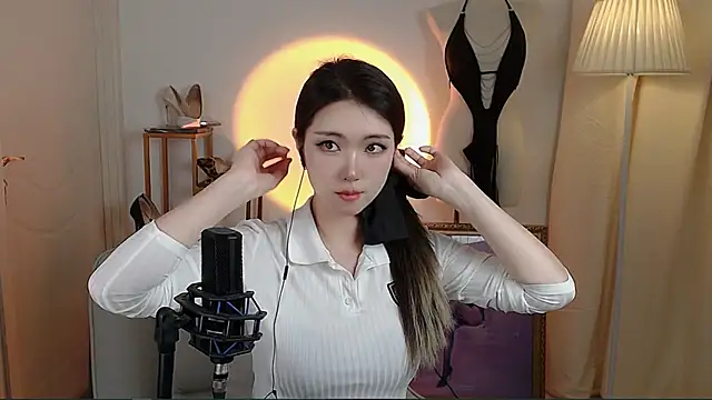 Snapshot of siji_kiki chatting on 12.23.24 siji kiki online show from 12.23.24