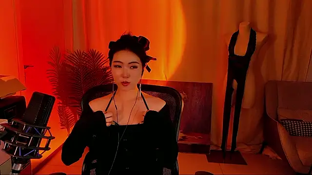 Snapshot of siji_kiki chatting on 03.18.26 siji kiki online show from 03.18.26