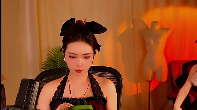 Snapshot of siji_kiki chatting on 03.19.26 siji kiki online show from 03.19.26