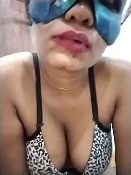 Snapshot of Zaraangle chatting on 06.19.26 Zaraangle online show from 06.19.26