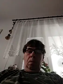 Snapshot of Lisak951 chatting on 12.02.25 Lisak951 online show from 12.02.25