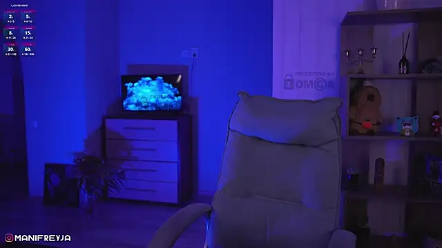 Snapshot of ManiFreyja chatting on 12.13.24 ManiFreyja online show from 12.13.24