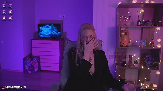 Snapshot of ManiFreyja chatting on 02.07.25 ManiFreyja online show from 02.07.25