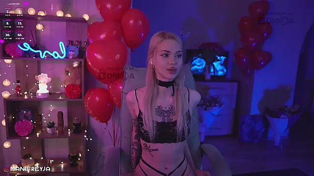 Snapshot of ManiFreyja chatting on 02.16.25 ManiFreyja online show from 02.16.25