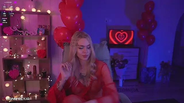 Snapshot of ManiFreyja chatting on 02.20.25 ManiFreyja online show from 02.20.25