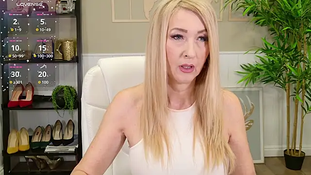 LadyLeea online show from 11.24.25