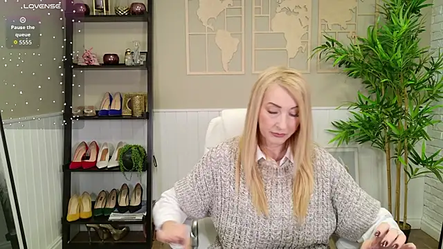 LadyLeea online show from 11.25.25