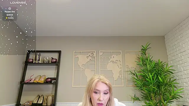 Snapshot of LadyLeea chatting on 06.02.26 LadyLeea online show from 06.02.26