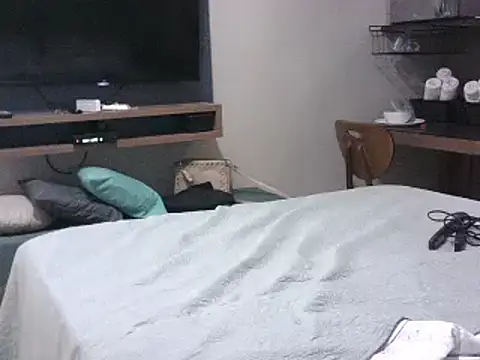 Snapshot of pornstarbrezillian chatting on 02.06.25 pornstarbrezillian online show from 02.06.25