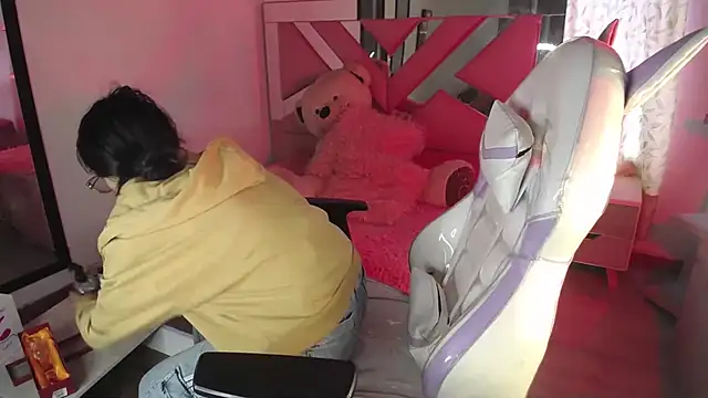 Mia Fischer online show from 02.13.25