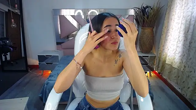 Mia Fischer online show from 10.18.25