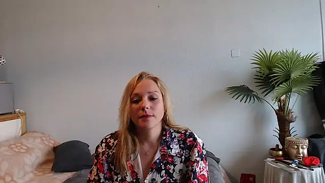 Doucelouve9 online show from 02.21.25