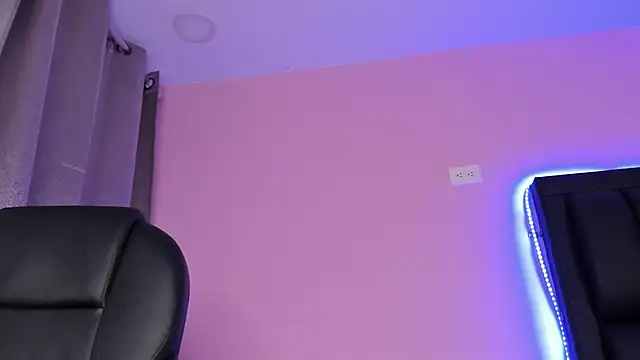 AbbySmiitth  online show from 02.20.25