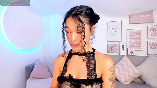 Snapshot of Crystal_Dluna chatting on 02.01.25 Crystal Dluna online show from 02.01.25