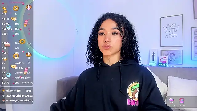 Snapshot of Crystal_Dluna chatting on 02.05.25 Crystal Dluna online show from 02.05.25