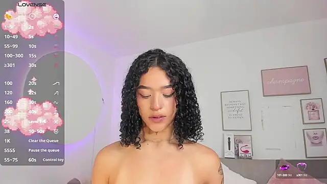 Snapshot of Crystal_Dluna chatting on 03.04.25 Crystal Dluna online show from 03.04.25