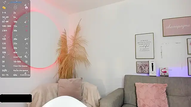 Snapshot of Crystal_Dluna chatting on 03.10.25 Crystal Dluna online show from 03.10.25