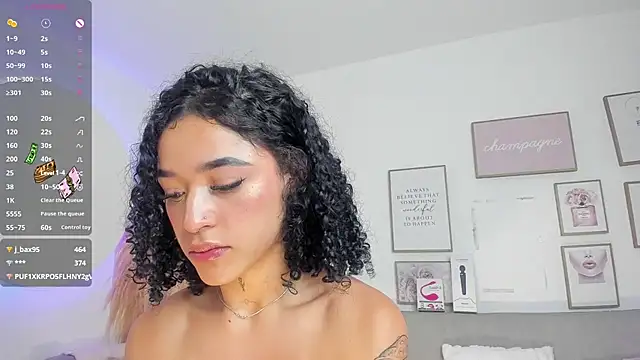 Snapshot of Crystal_Dluna chatting on 03.20.25 Crystal Dluna online show from 03.20.25