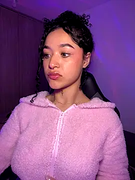 Snapshot of Crystal_Dluna chatting on 09.27.25 Crystal Dluna online show from 09.27.25