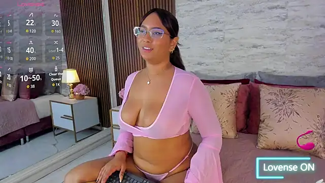 Snapshot of MadisonHunter2024 chatting on 11.07.25 MadisonHunter2024 online show from 11.07.25