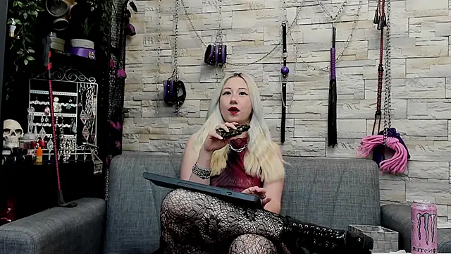 Snapshot of CruelMistress chatting on 05.20.26 CruelMistress online show from 05.20.26