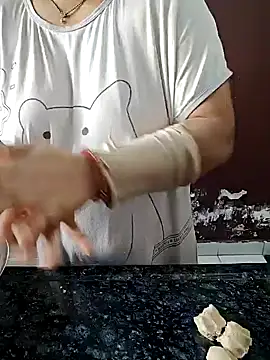 milf-kaira online show from 01.04.25