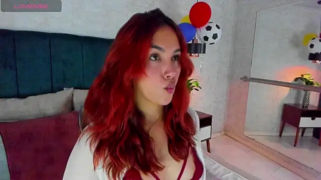 Snapshot of AdeleAndersonn chatting on 06.19.26 AdeleAndersonn online show from 06.19.26