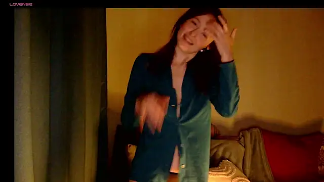 Snapshot of LilyXSky chatting on 11.07.25 LilyXSky online show from 11.07.25