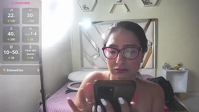 Snapshot of marilynetthan chatting on 04.06.26 marilynetthan online show from 04.06.26