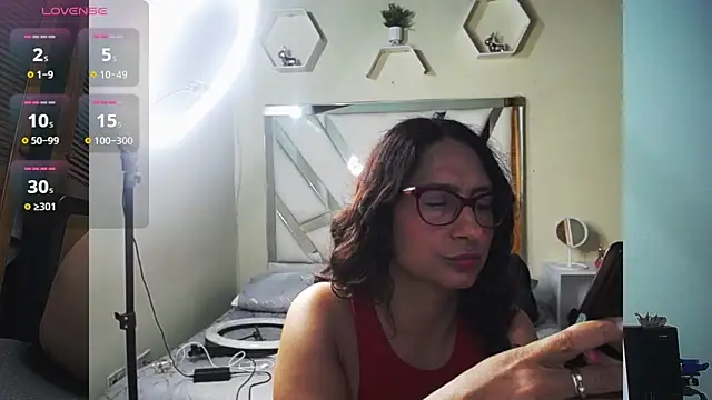 Snapshot of marilynetthan chatting on 05.18.26 marilynetthan online show from 05.18.26
