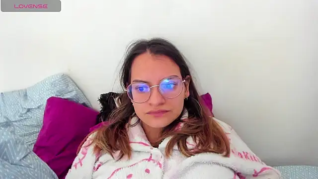 Snapshot of Angie_Pirss chatting on 12.15.25 Angie Pirss online show from 12.15.25