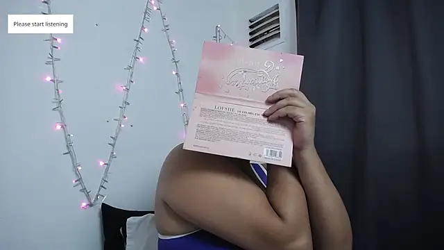 Snapshot of Nicol_Love0 chatting on 10.31.25 Nicol Love0 online show from 10.31.25