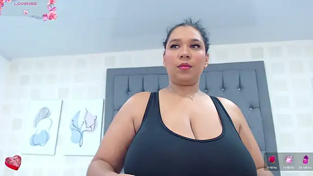 Snapshot of JoslinEvans chatting on 03.12.25 JoslinEvans online show from 03.12.25