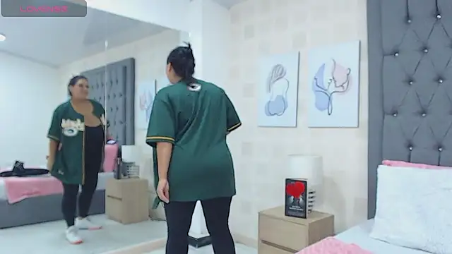 Snapshot of JoslinEvans chatting on 10.29.25 JoslinEvans online show from 10.29.25