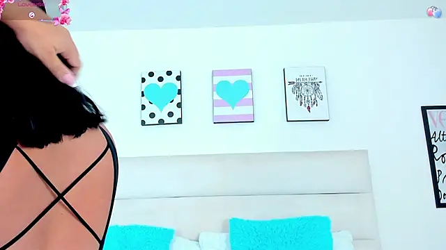 Snapshot of JoslinEvans chatting on 11.27.25 JoslinEvans online show from 11.27.25